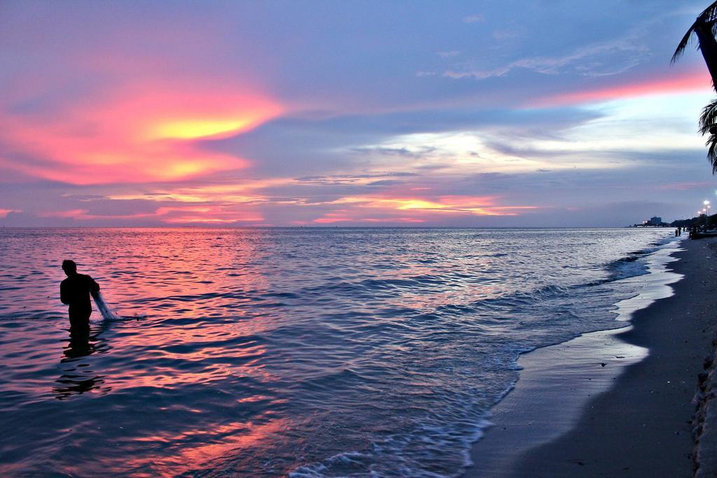The Day Hotel Chonburi Buitenkant foto