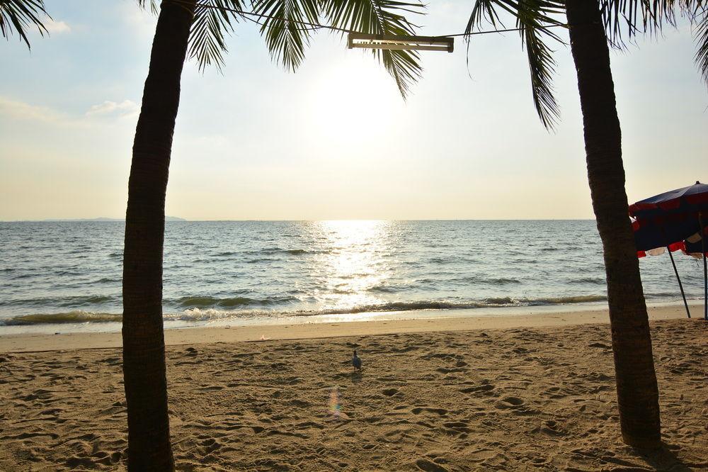 The Day Hotel Chonburi Buitenkant foto
